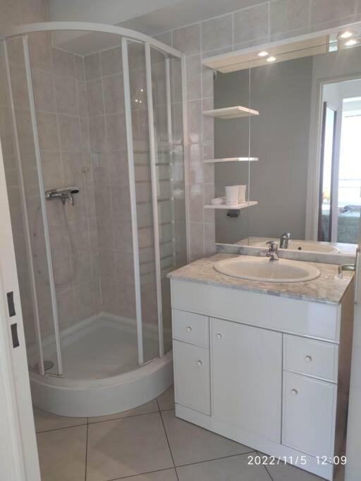 T2 Clim Avec Terrasse Et Place De Parking Privative Balaruc-les-Bains Bagian luar foto